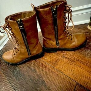 Designer leather boots by Seven in size 6: slightly warm